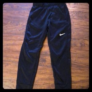 Boys Therma-Fit Nike Black Sweatpants Pants Medium